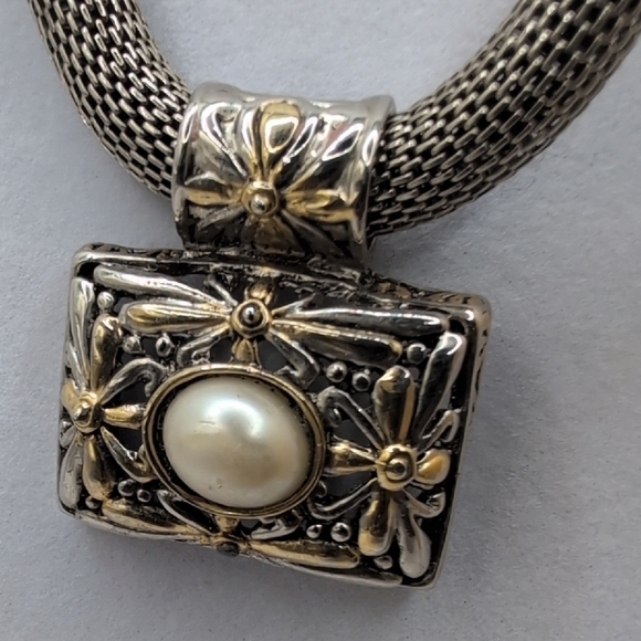 VINTAGE Style Silver Mesh Chain Necklace with Two-Tone Pearl Pendant - Picture 3 of 5